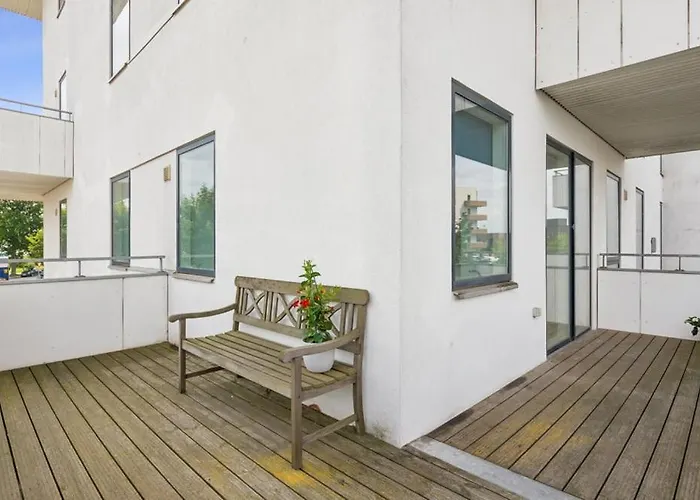 Seafront - Bright, Beach, Direct Airport Metro Appartement