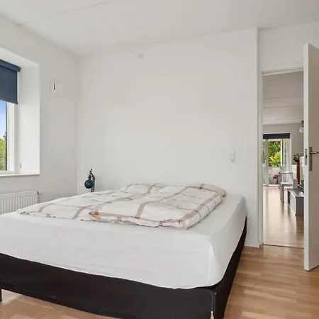 Apartmán Seafront Lux Apt, Central, Beach, Direct Airport Metro